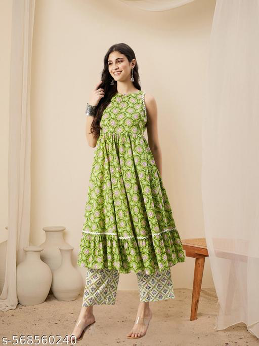 Woman Green White Printed Flared Kurta Set (M)