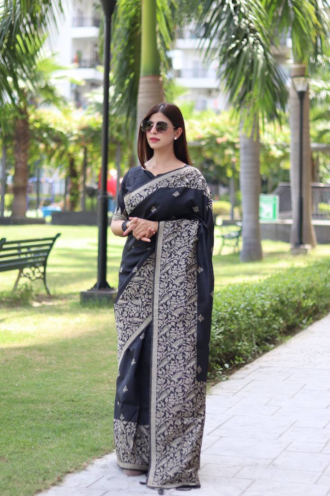 MissClassik Signature Traditional Saree